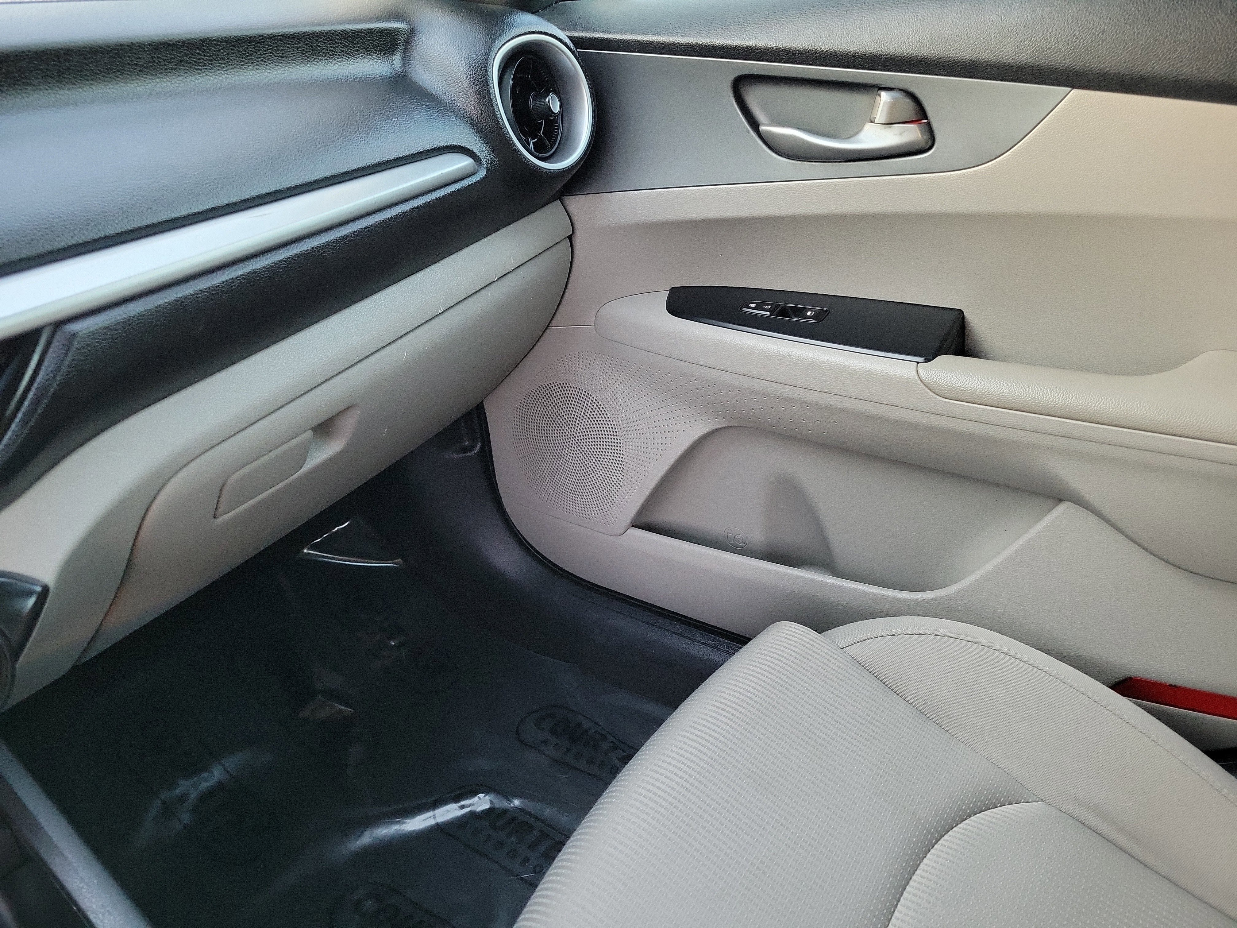 Used 2020 Kia Forte LXS FWD image 20