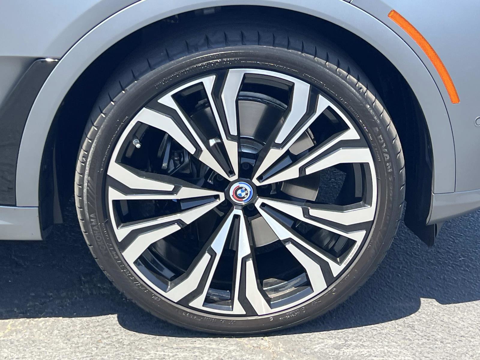 Used 2023 BMW X7 M60i w/ Executive Package AWD/4WD image 33