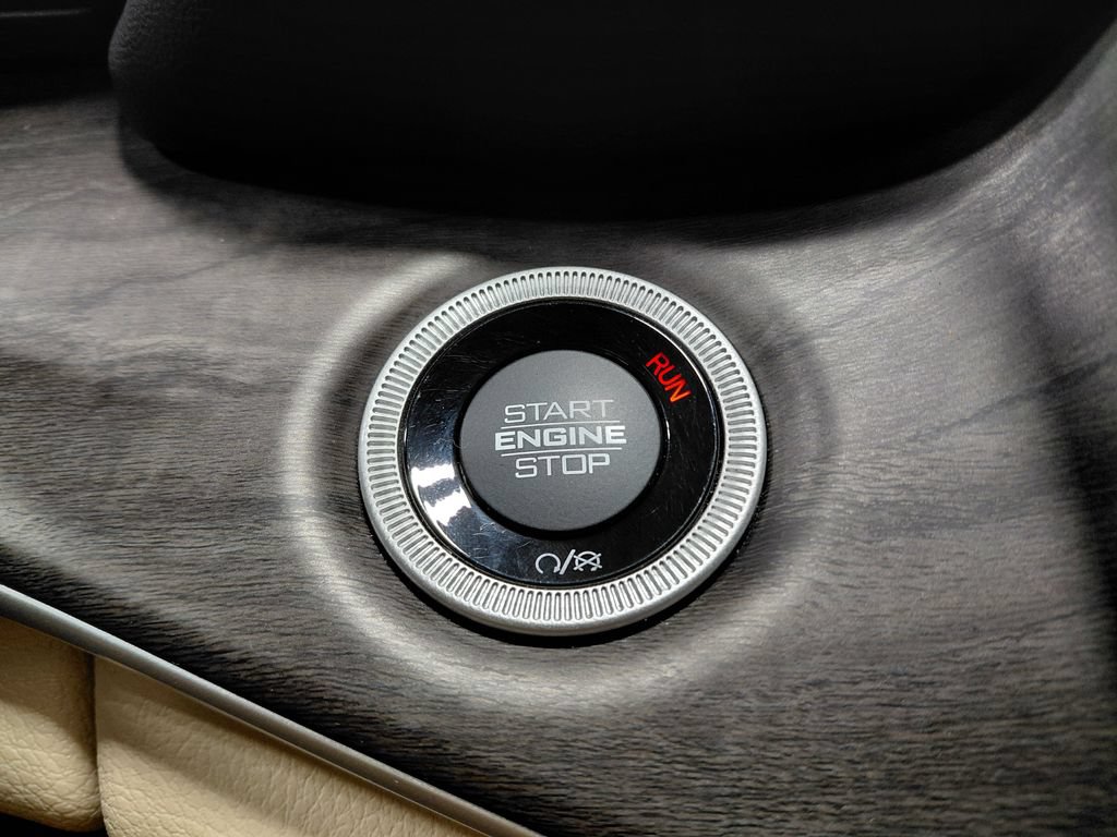 Used 2023 Jeep Grand Cherokee L Limited AWD/4WD image 39