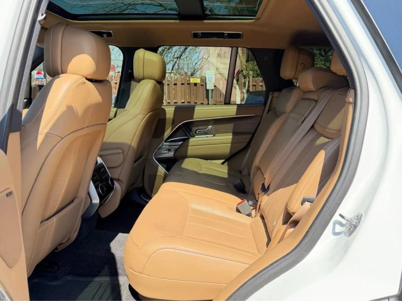 Used 2023 Land Rover Range Rover SE AWD/4WD image 16