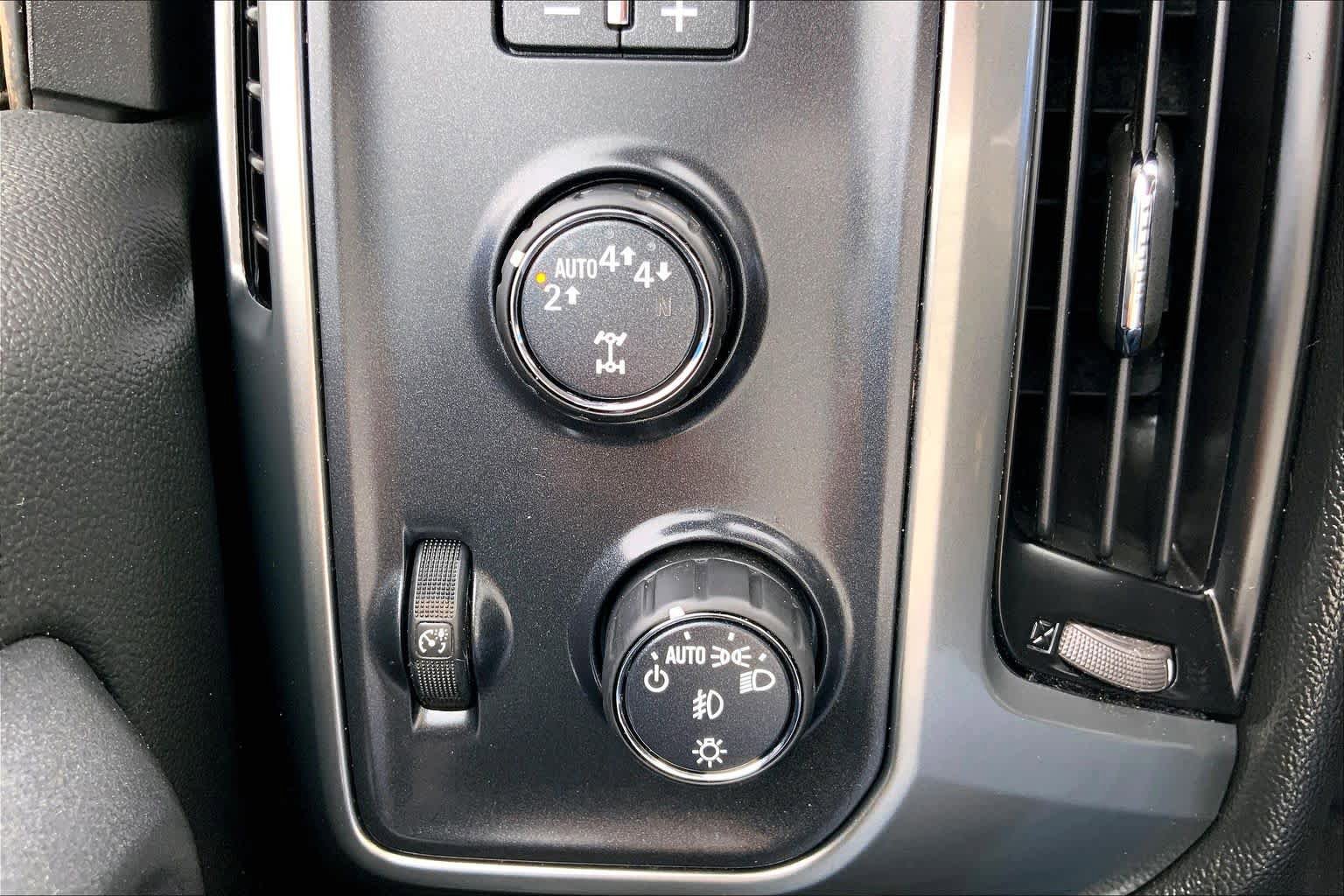 Used 2018 Chevrolet Silverado 1500 LT w/ Texas Edition AWD/4WD image 35