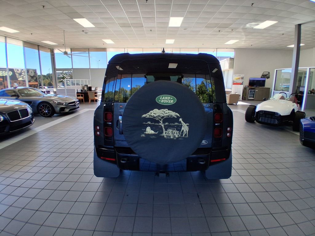 Used 2023 Land Rover Defender 90 X-Dynamic SE image 5