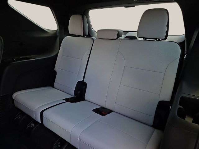 Used 2025 Chevrolet Traverse High Country FWD image 12
