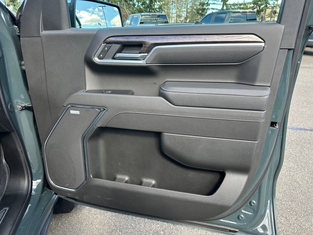 Used 2025 Chevrolet Silverado 1500 LTZ w/ LTZ Premium Package AWD/4WD image 25