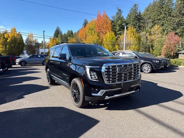 Used 2025 GMC Yukon XL Denali w/ Sun & Power Step Package AWD/4WD image 3