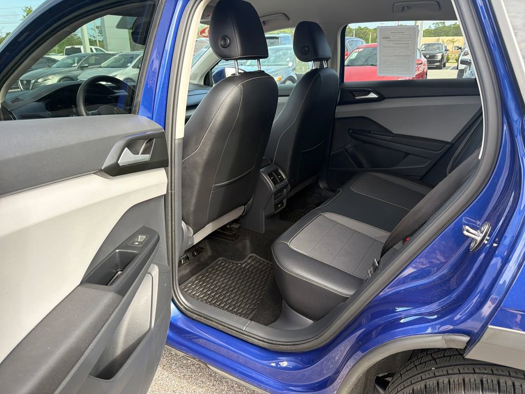 Used 2022 Volkswagen Taos SE image 17