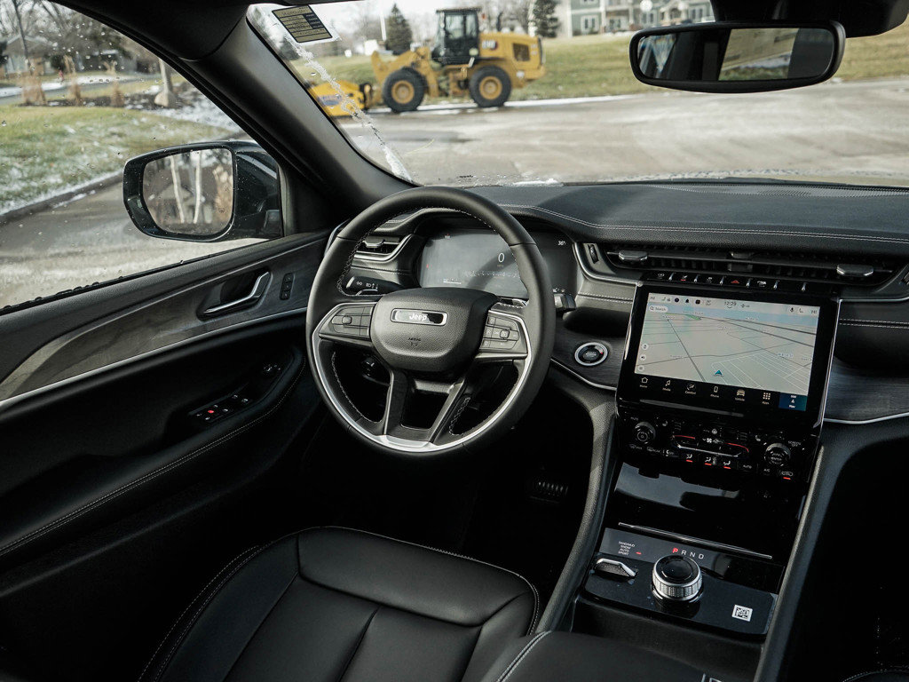 New 2025 Jeep Grand Cherokee Limited w/ Trailer Tow Package image 13