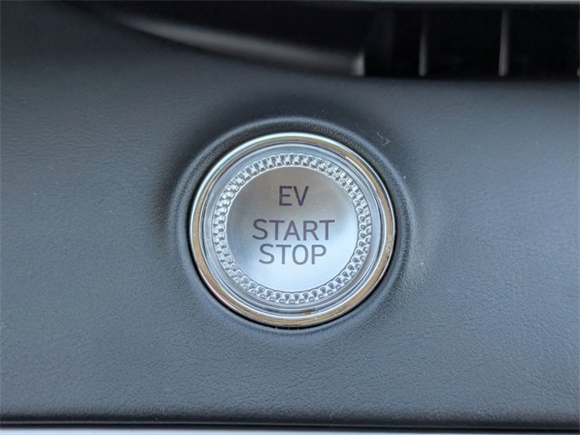 Used 2023 Genesis Electrified GV70 Advanced image 32