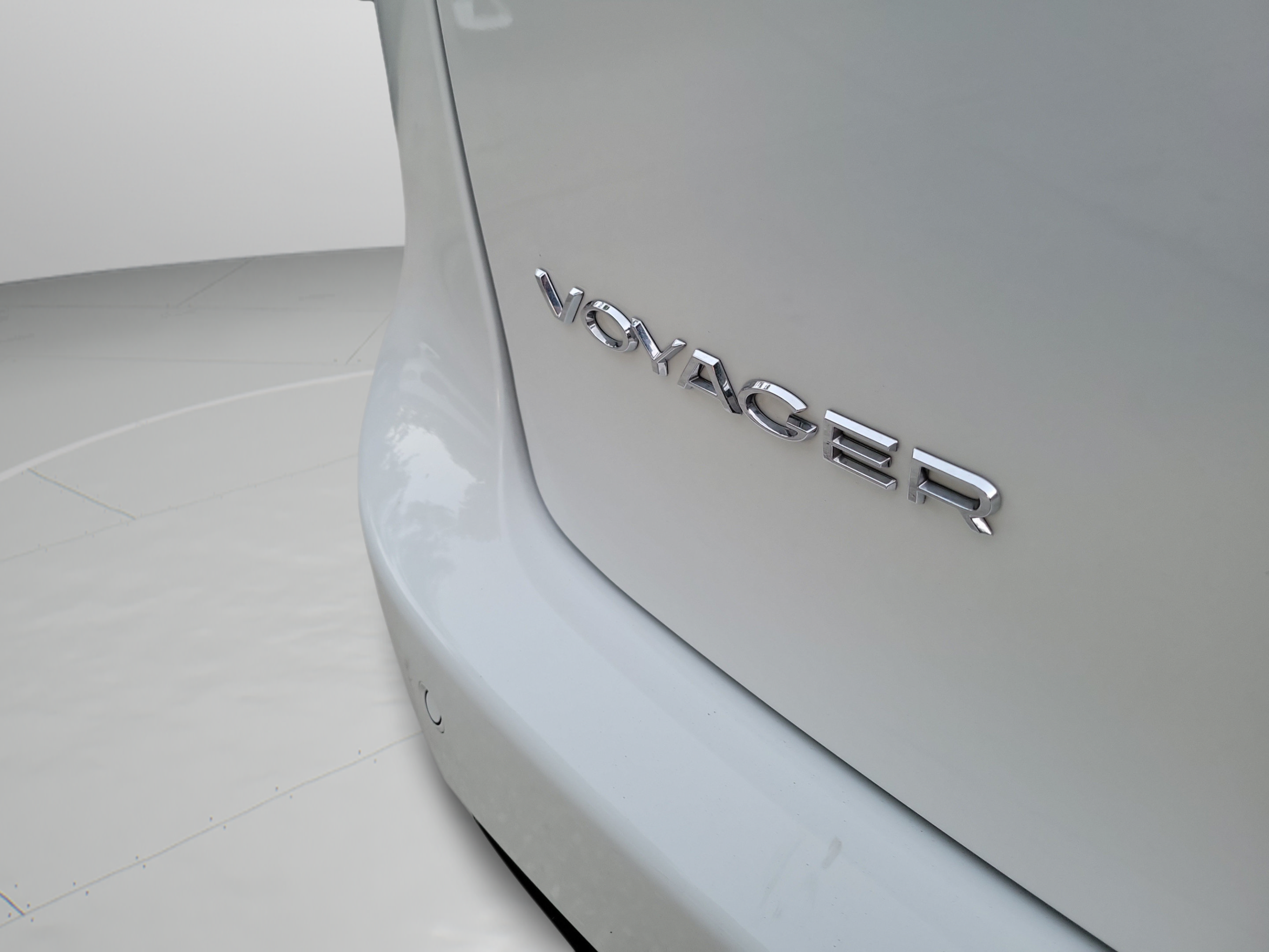 Used 2025 Chrysler Voyager LX FWD image 31