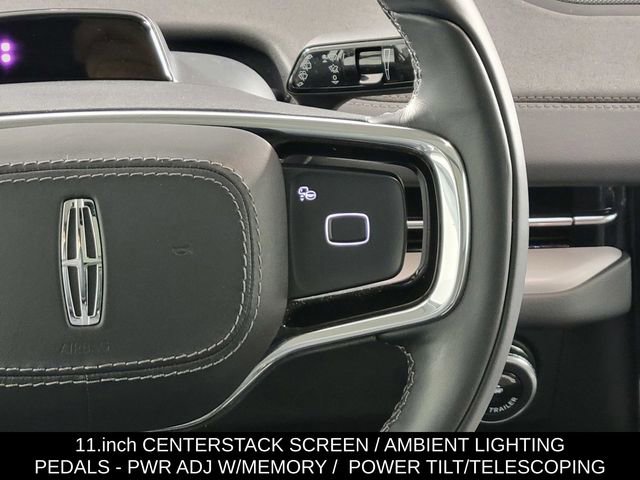 Used 2025 Lincoln Navigator Reserve image 29