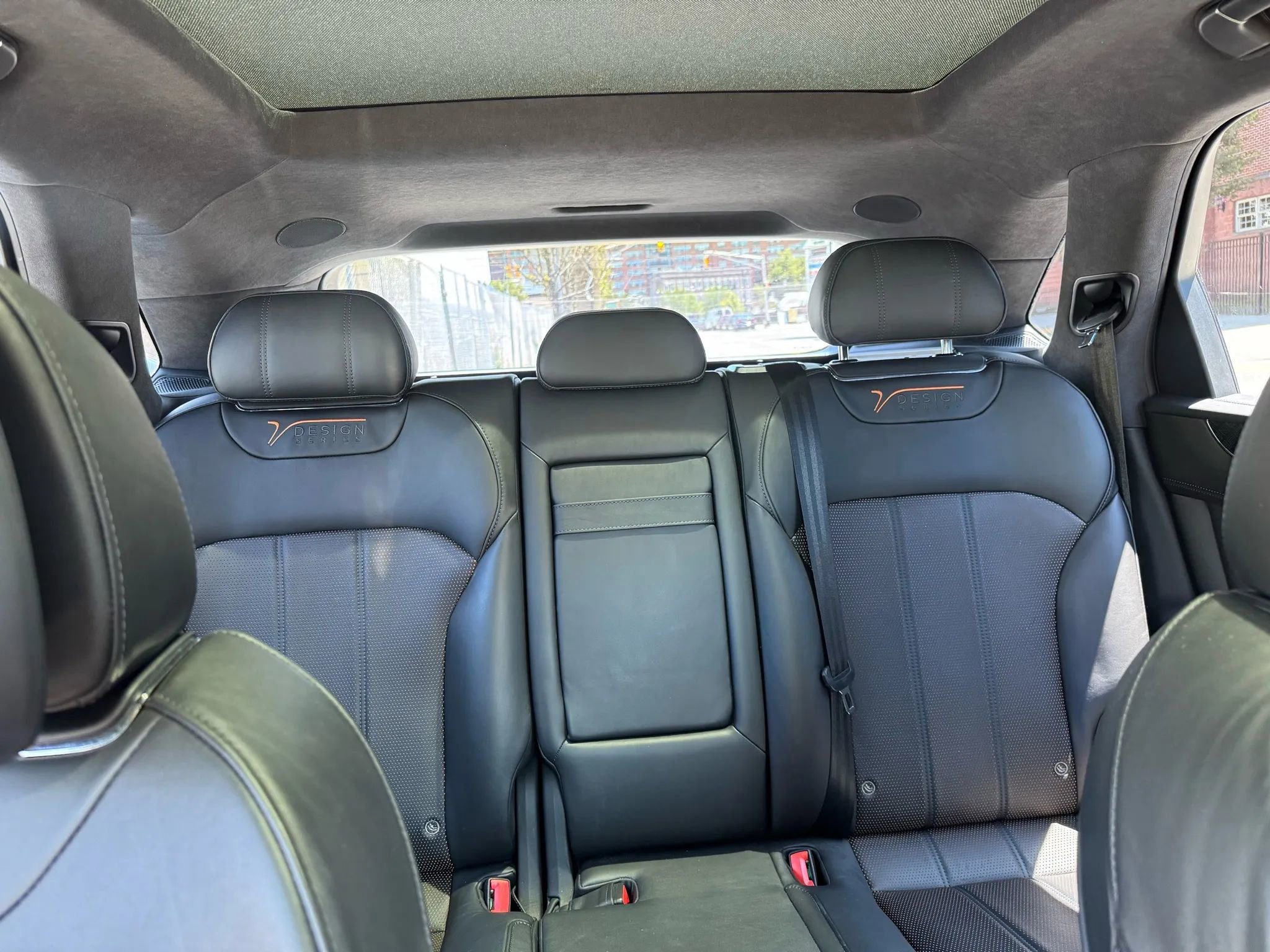 Used 2020 Bentley Bentayga Design Series image 15