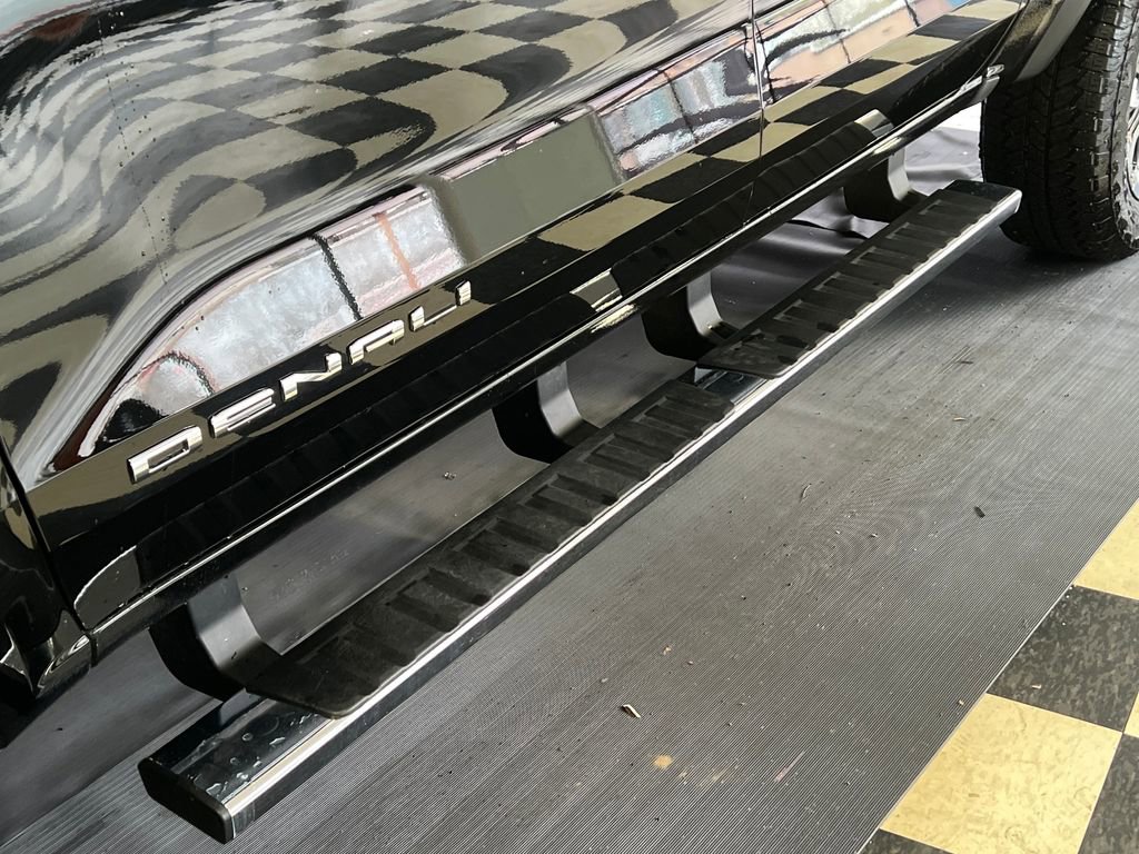 Used 2025 GMC Canyon Denali image 7