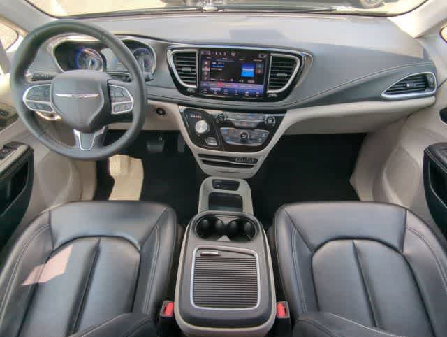 Used 2023 Chrysler Pacifica Touring-L FWD image 15