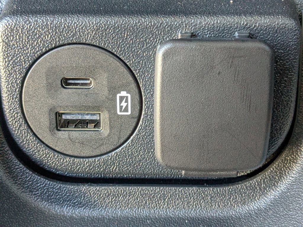 Used 2022 Ford F150 Lariat w/ Equipment Group 501A Mid image 14