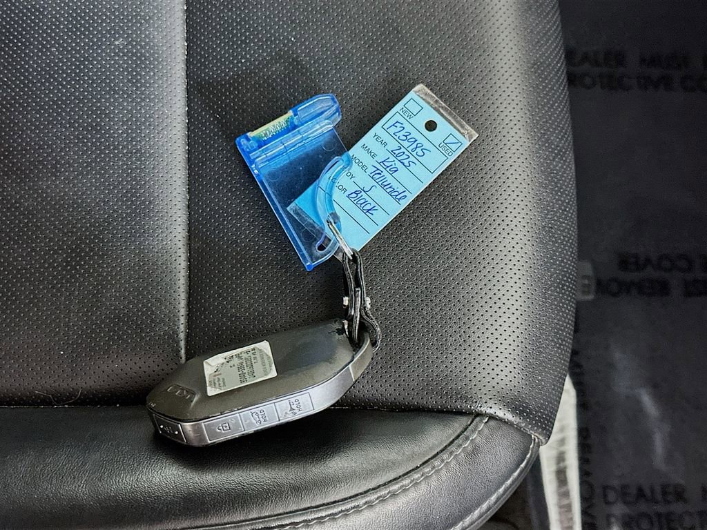 Used 2025 Kia Telluride S FWD image 36