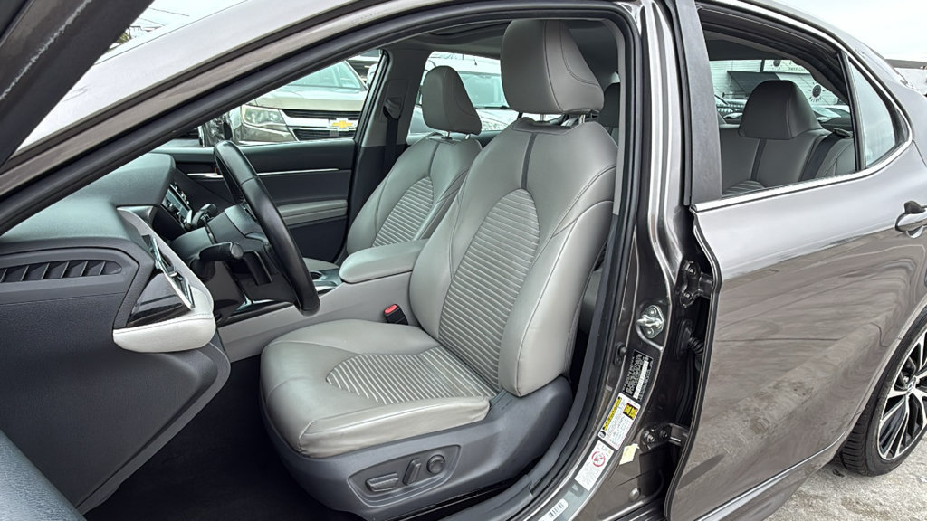 Used 2018 Toyota Camry SE w/ Moonroof Package FWD image 22