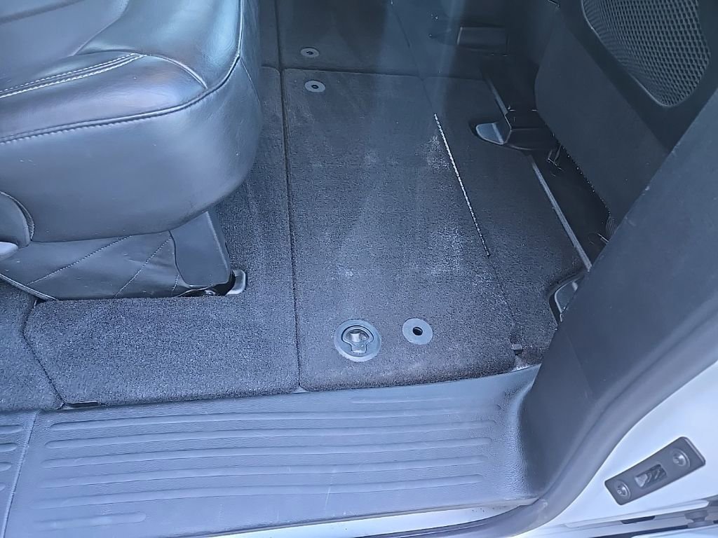 Used 2025 Chrysler Pacifica Select image 78