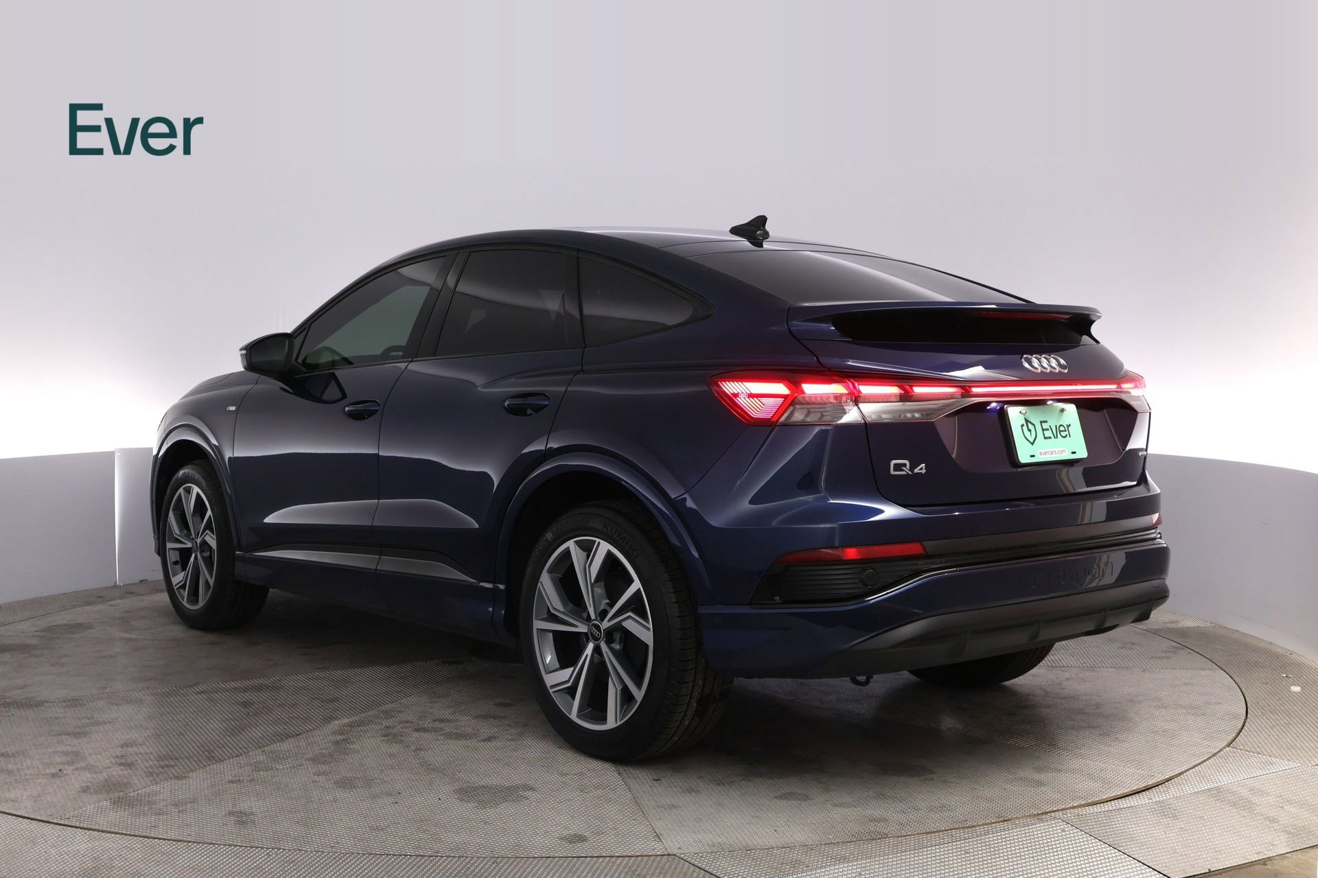 Used 2024 Audi Q4 e-tron Prestige image 17