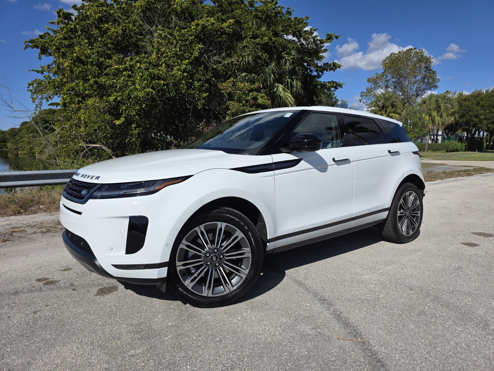 New 2026 Land Rover Range Rover Evoque S image 1