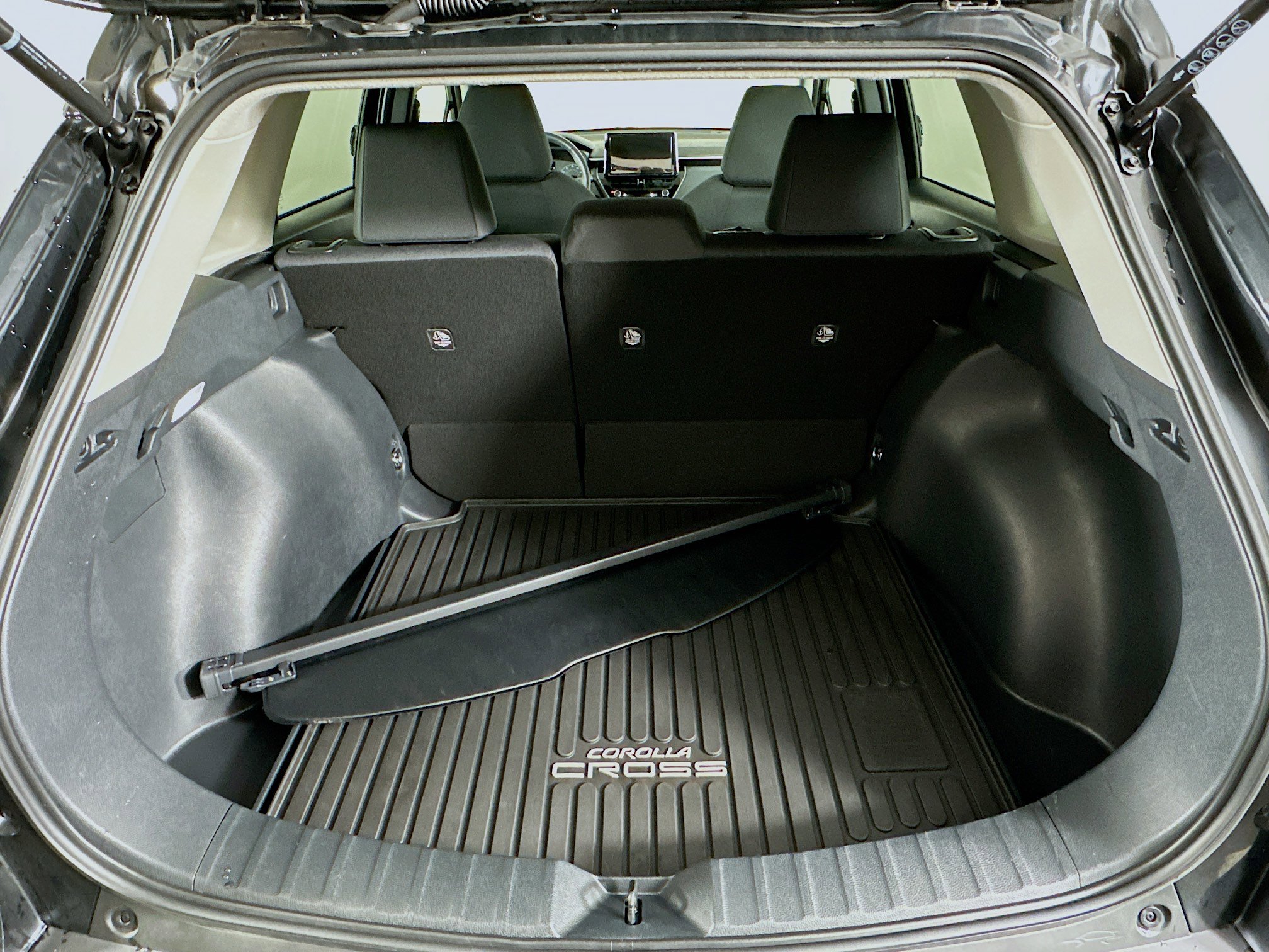 Used 2024 Toyota Corolla Cross LE image 30