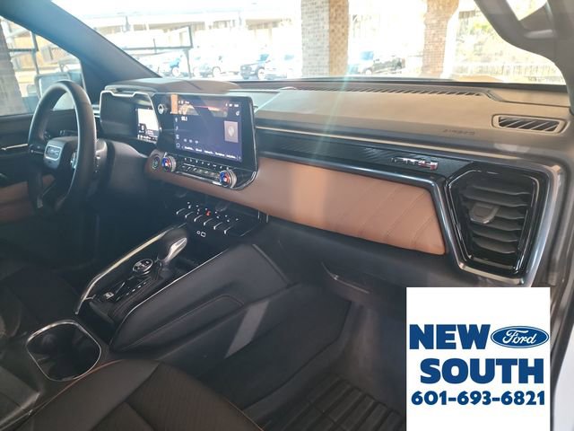 Used 2024 GMC Canyon AT4 w/ AT4 Premium Package image 14