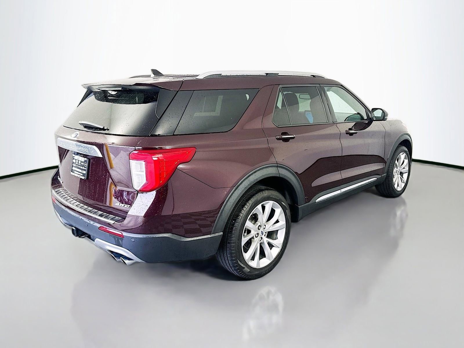 Used 2023 Ford Explorer Platinum w/ Technology Package AWD/4WD image 7