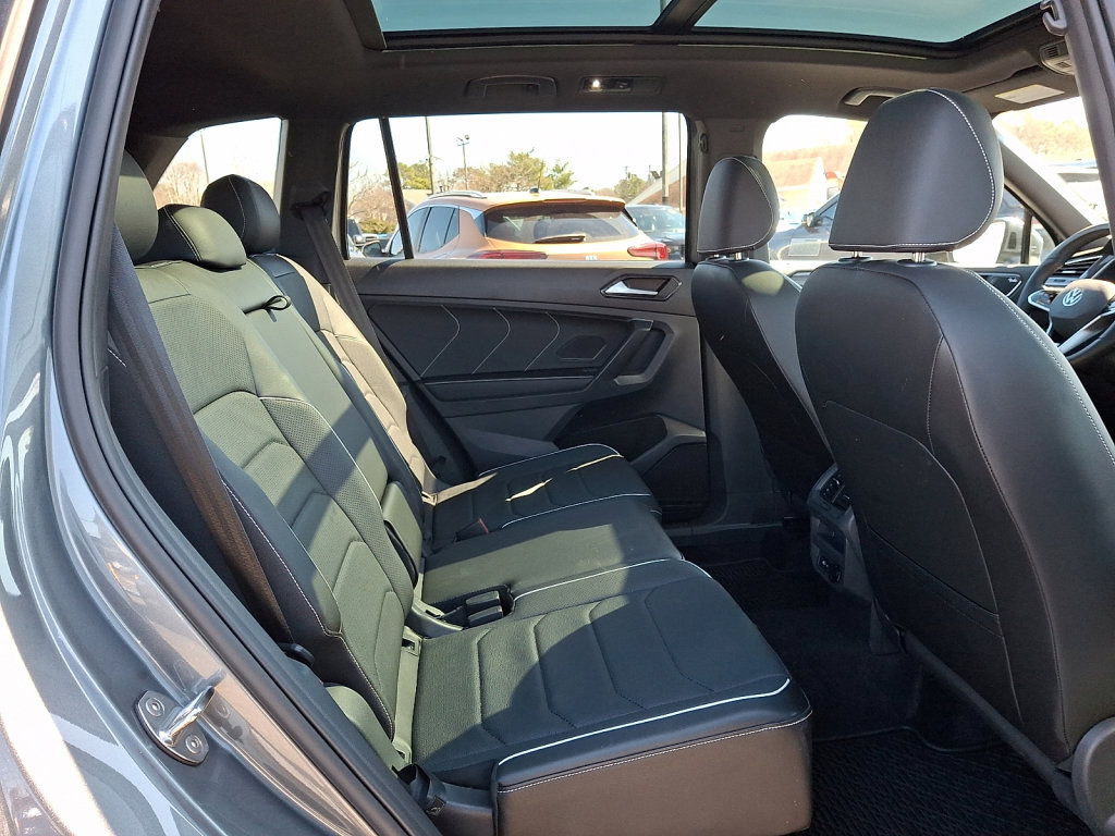 Used 2024 Volkswagen Tiguan SEL R-Line image 15