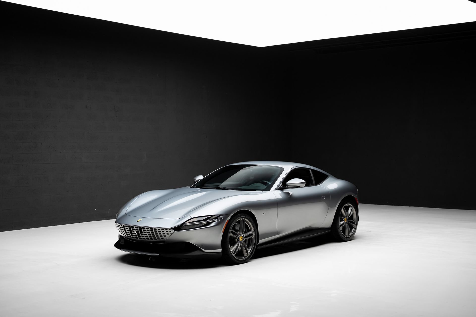 Used 2021 Ferrari Roma RWD image 4