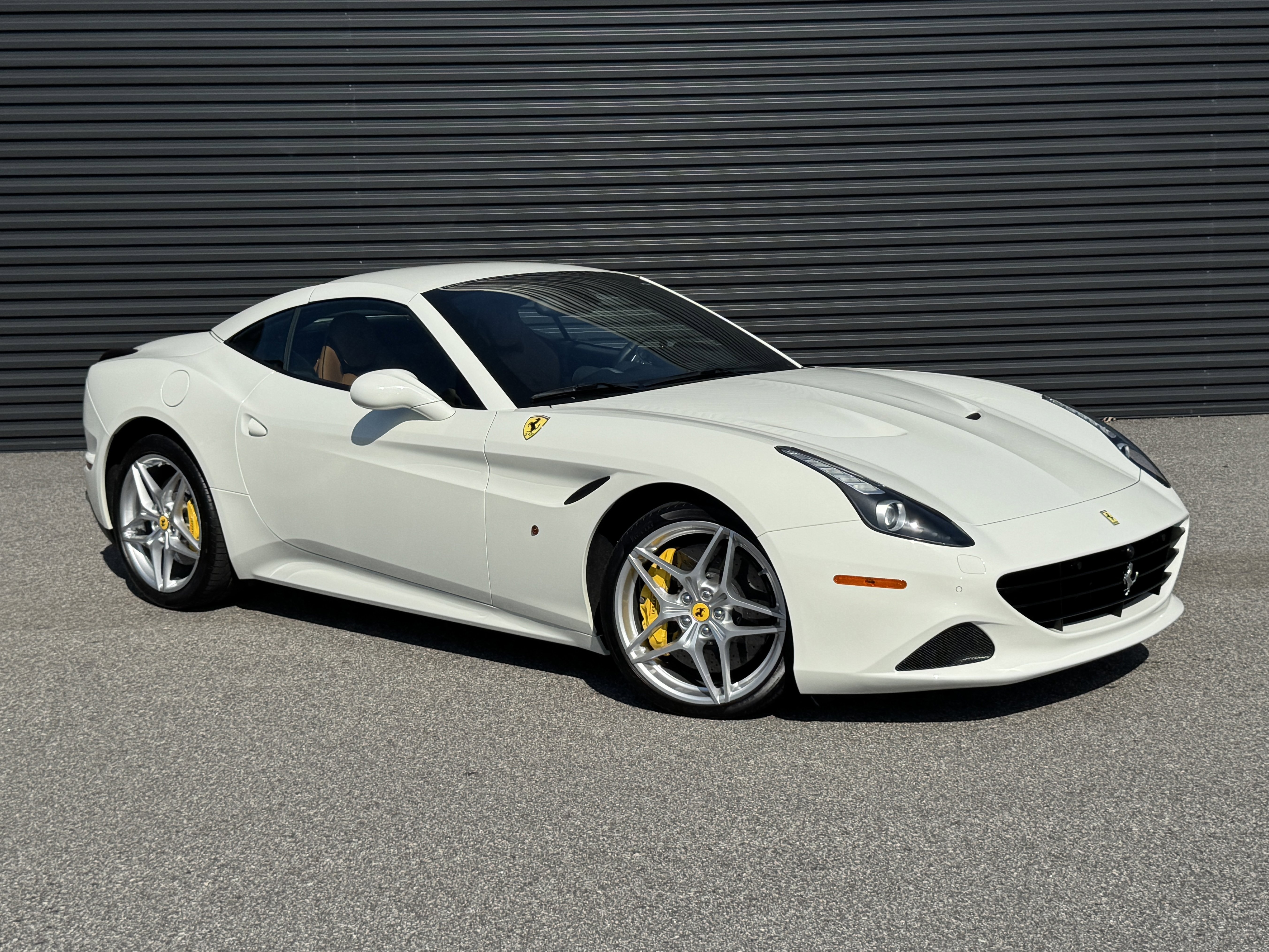 Used 2017 Ferrari California T image 6