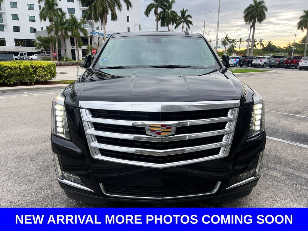 Used 2020 Cadillac Escalade ESV Luxury RWD image 2