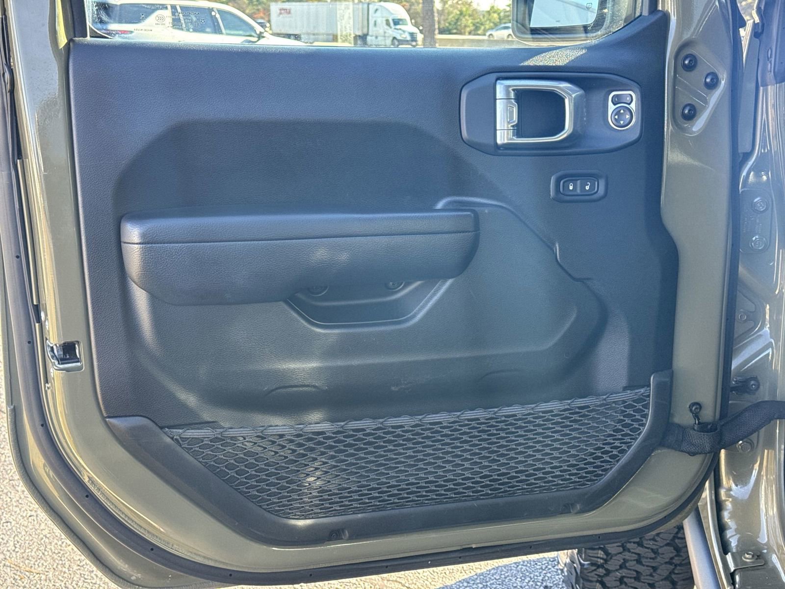 Used 2025 Jeep Wrangler Unlimited Rubicon image 14