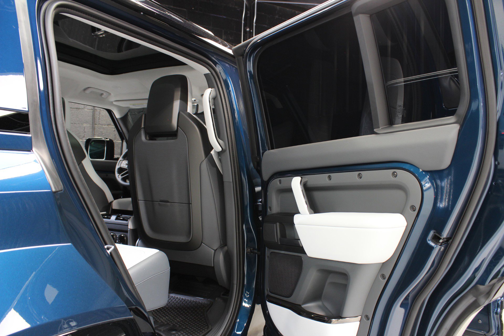 Used 2026 Land Rover Defender 110 image 50