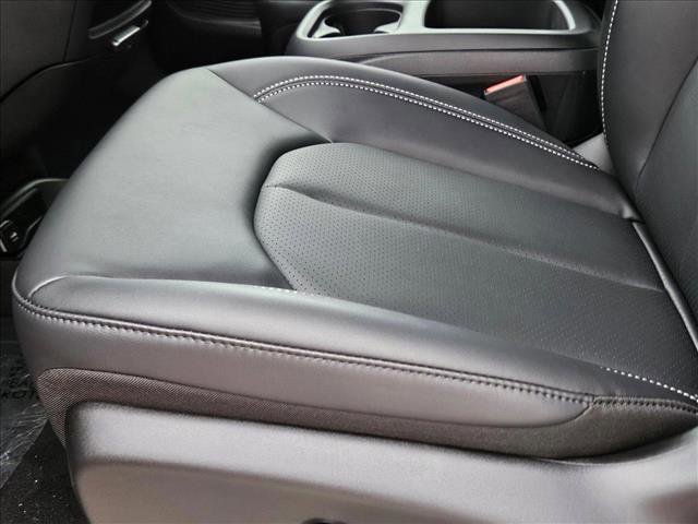 New 2025 Chrysler Pacifica Select image 4