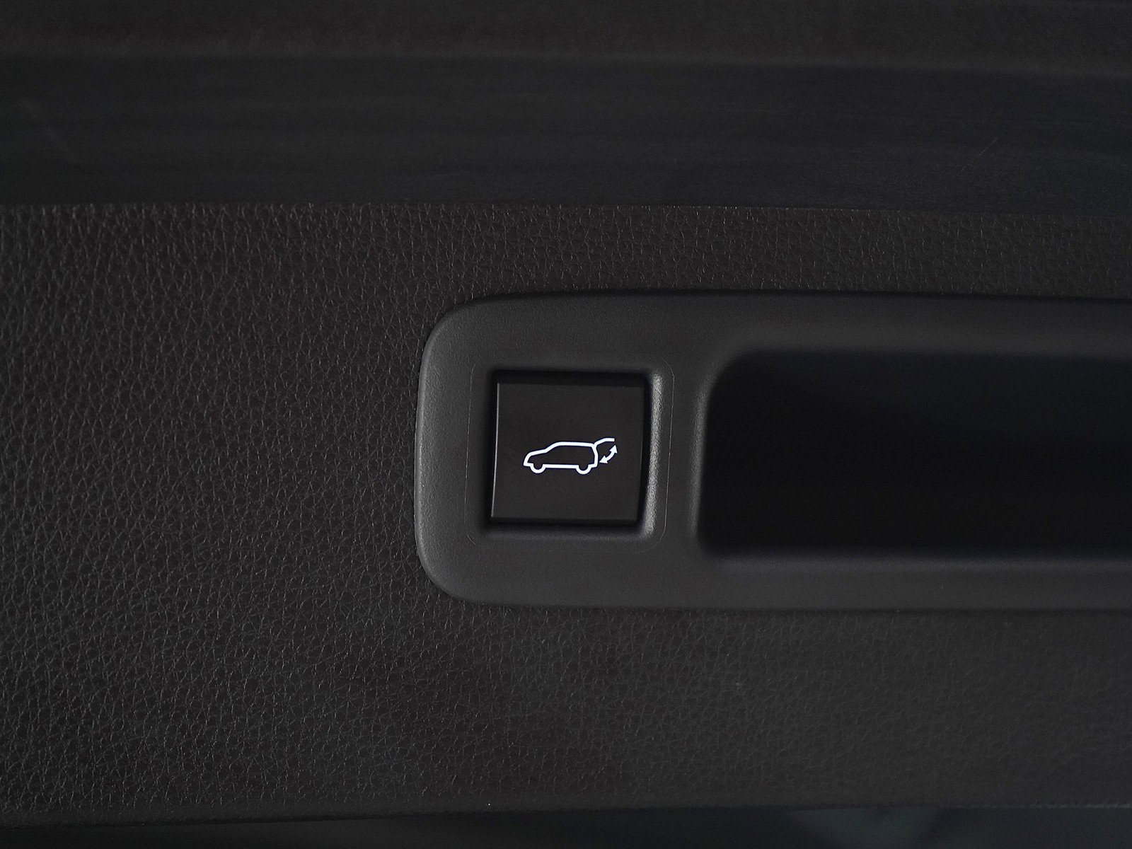 Used 2021 Toyota Highlander XLE image 18