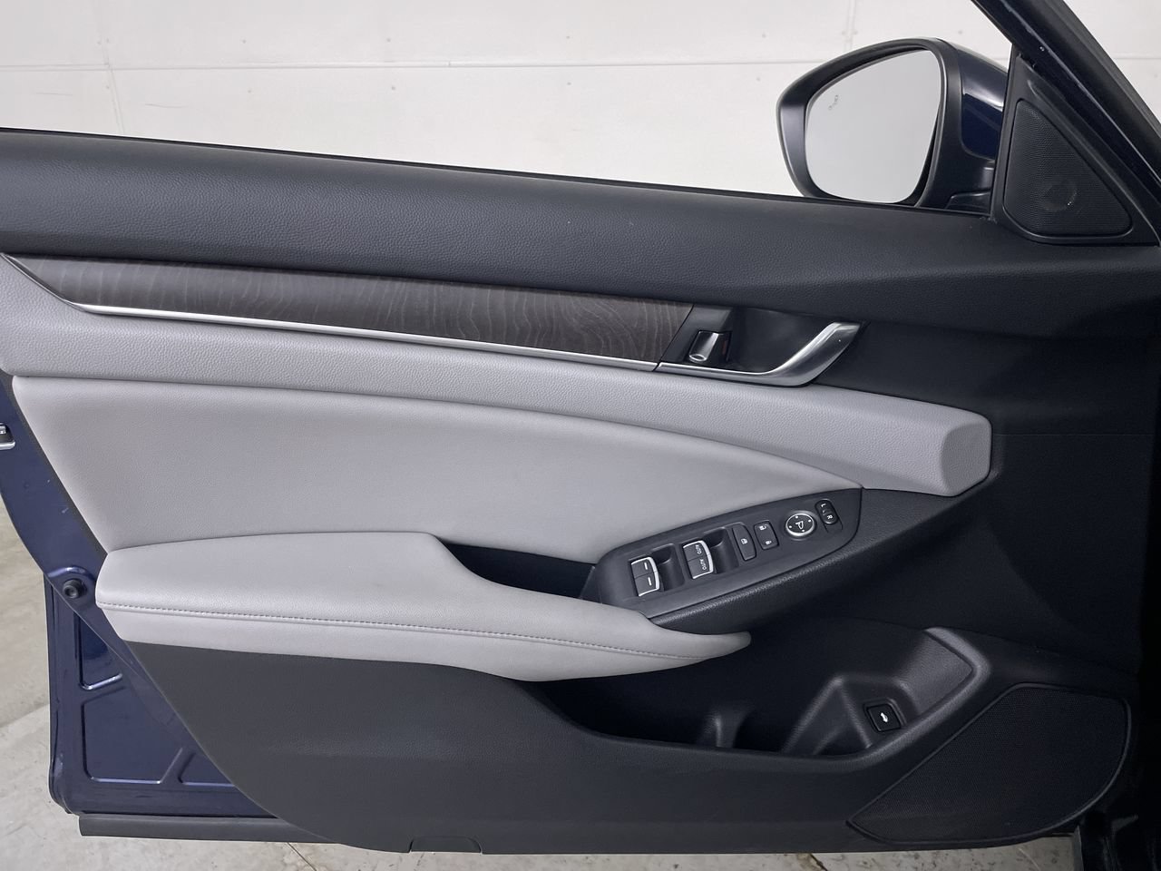 Used 2019 Honda Accord EX image 10