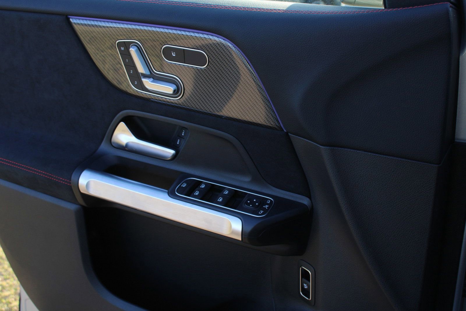 Certified 2025 Mercedes-Benz GLB 35 AMG 4MATIC image 16