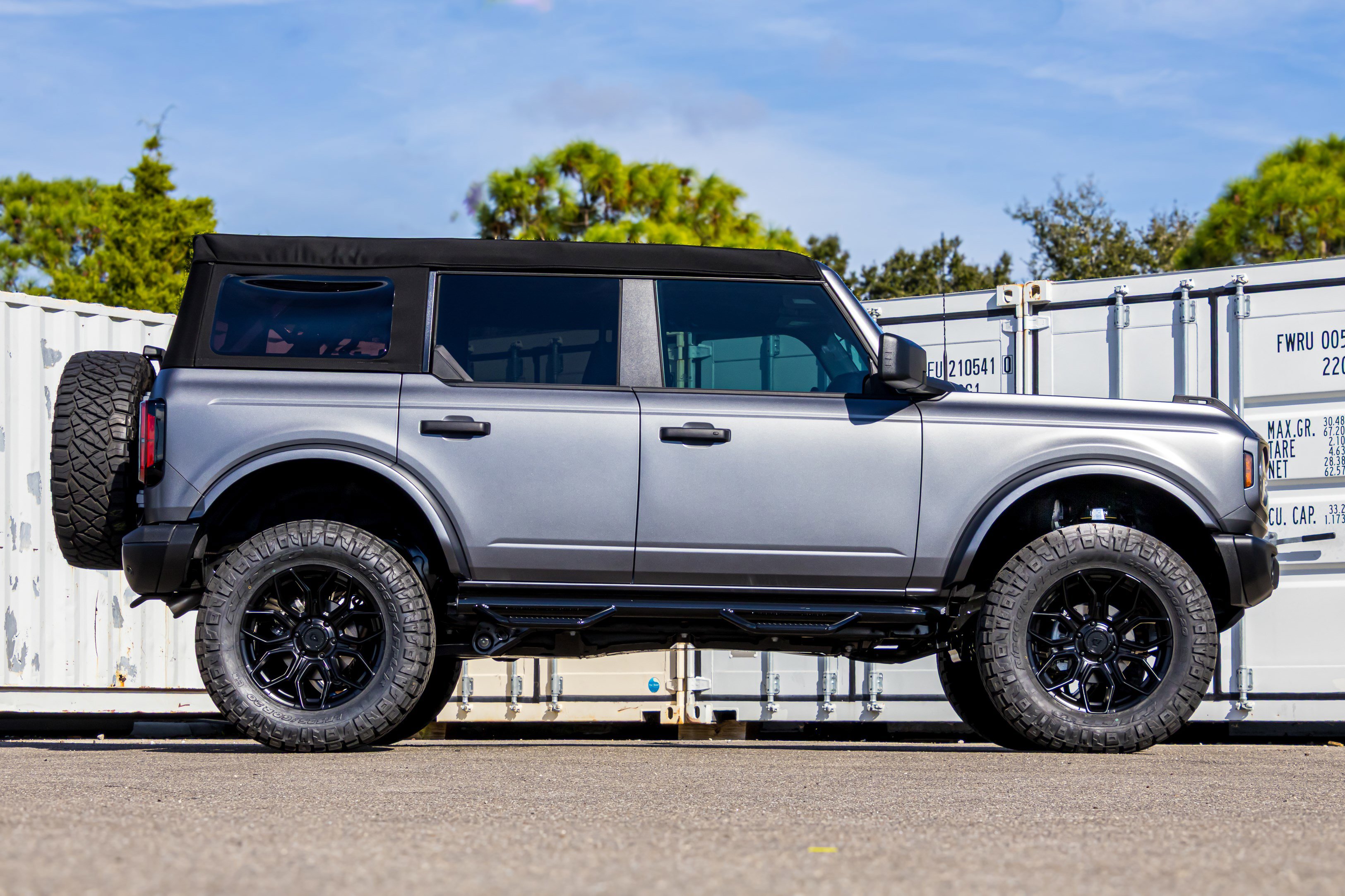 New 2025 Ford Bronco Badlands image 2
