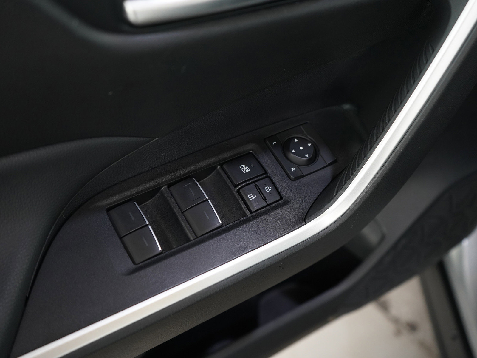 Used 2025 Toyota RAV4 XLE w/ Convenience Package AWD/4WD image 20