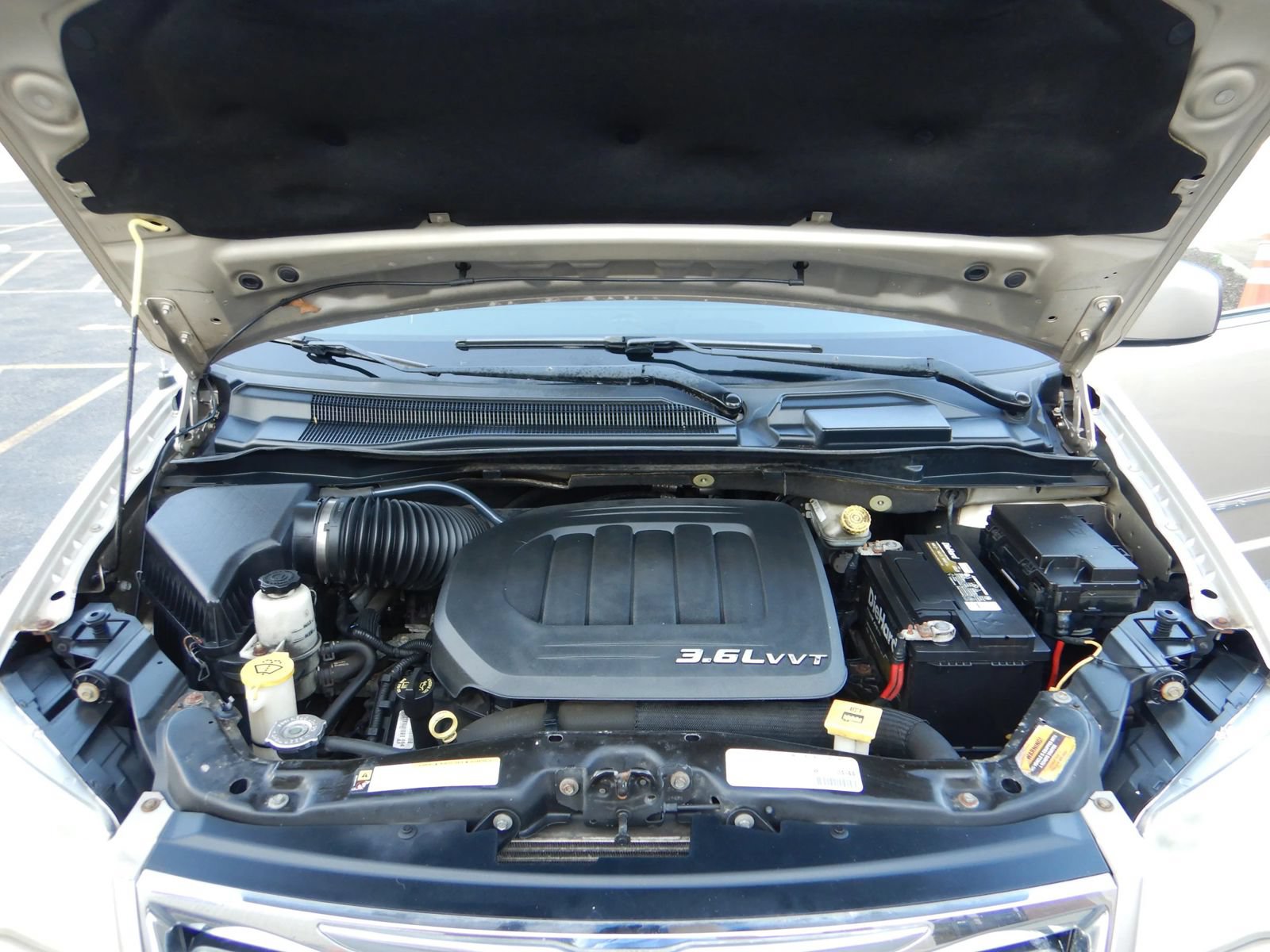 Used 2013 Chrysler Town & Country Touring FWD image 32
