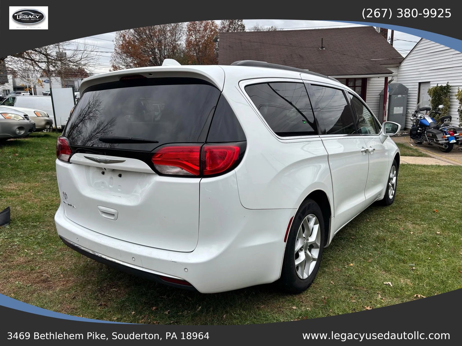 Used 2018 Chrysler Pacifica Touring Plus w/ Tire & Wheel Group image 6