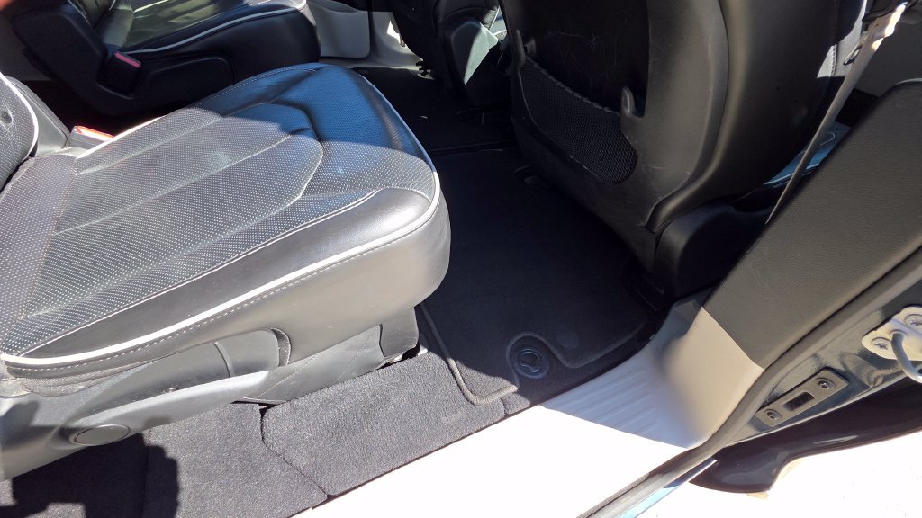 Used 2023 Chrysler Pacifica Limited FWD image 14