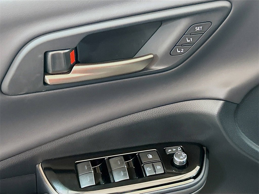 New 2025 Toyota Crown Signia image 17