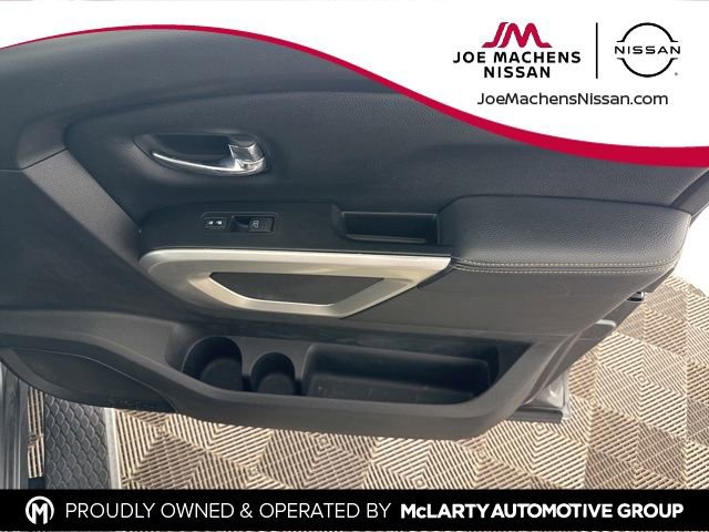 Used 2018 Nissan Titan SL image 19