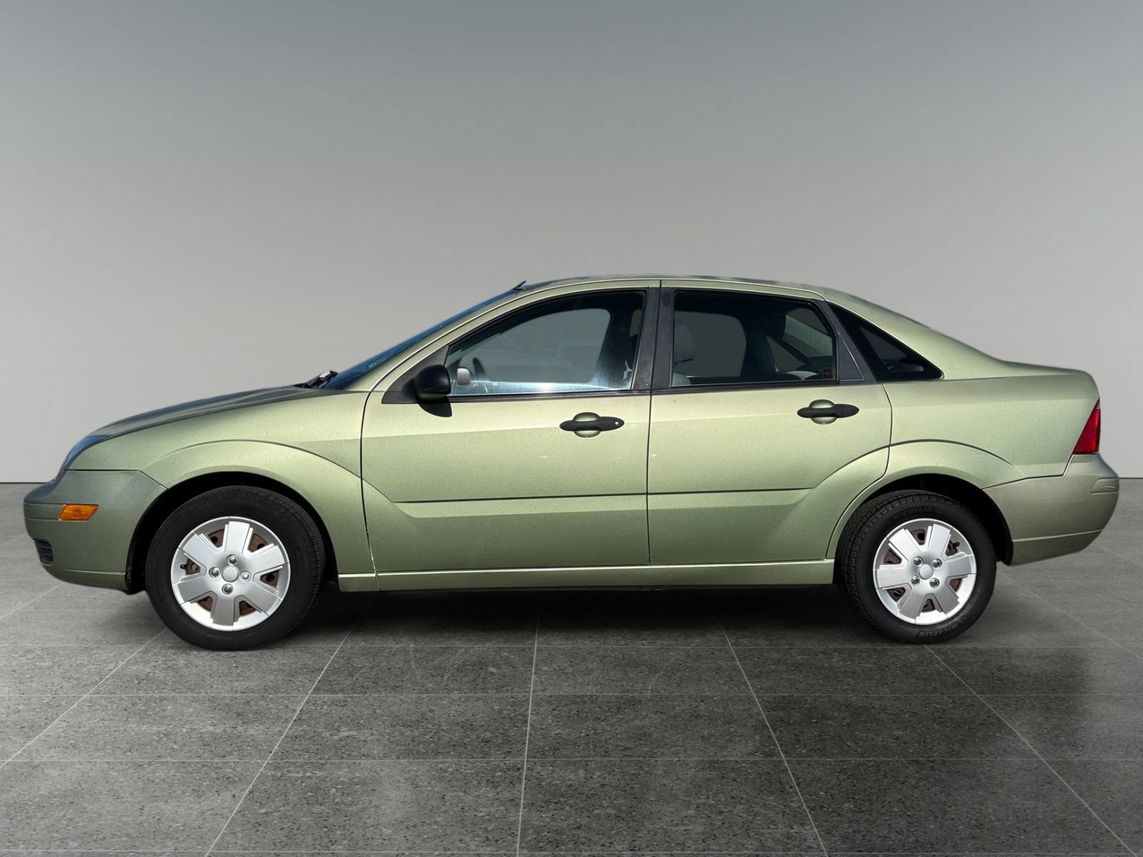 Used 2007 Ford Focus S FWD image 2