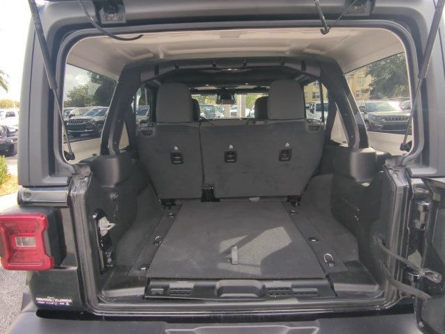 Used 2025 Jeep Wrangler Unlimited Rubicon w/ Convenience Group AWD/4WD image 14