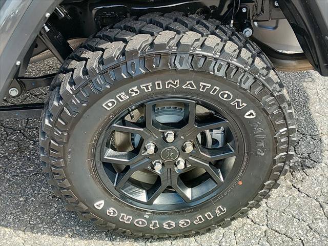 Certified 2025 Jeep Gladiator Sport AWD/4WD image 14