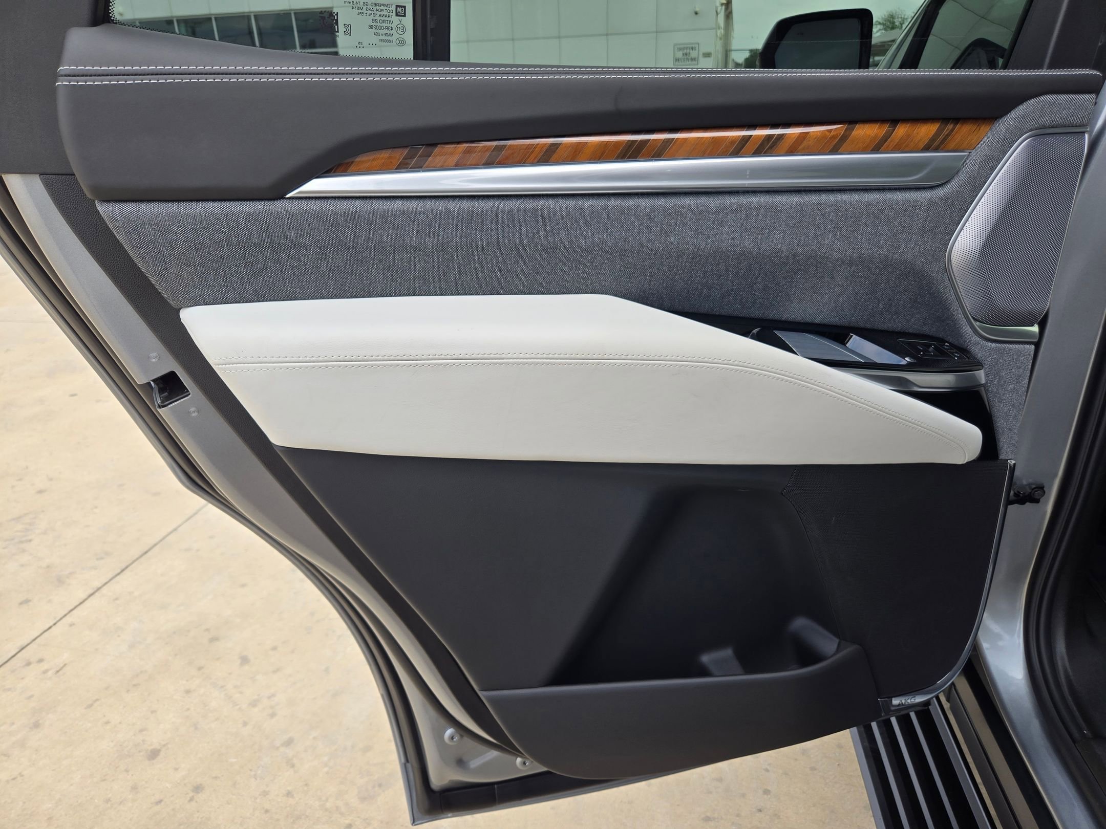 Certified 2025 Cadillac Escalade Sport Platinum w/ LPO, ONYX Package AWD/4WD image 21