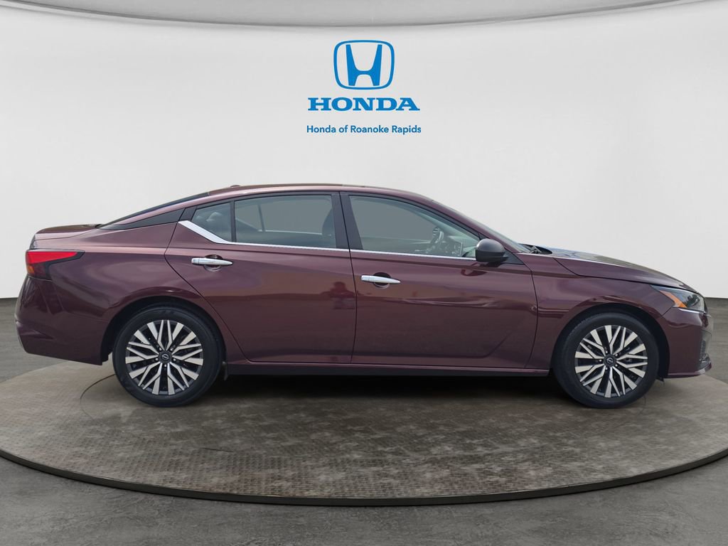 Used 2024 Nissan Altima 2.5 SV FWD image 6