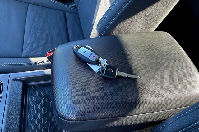 Used 2024 Nissan Frontier SV image 34