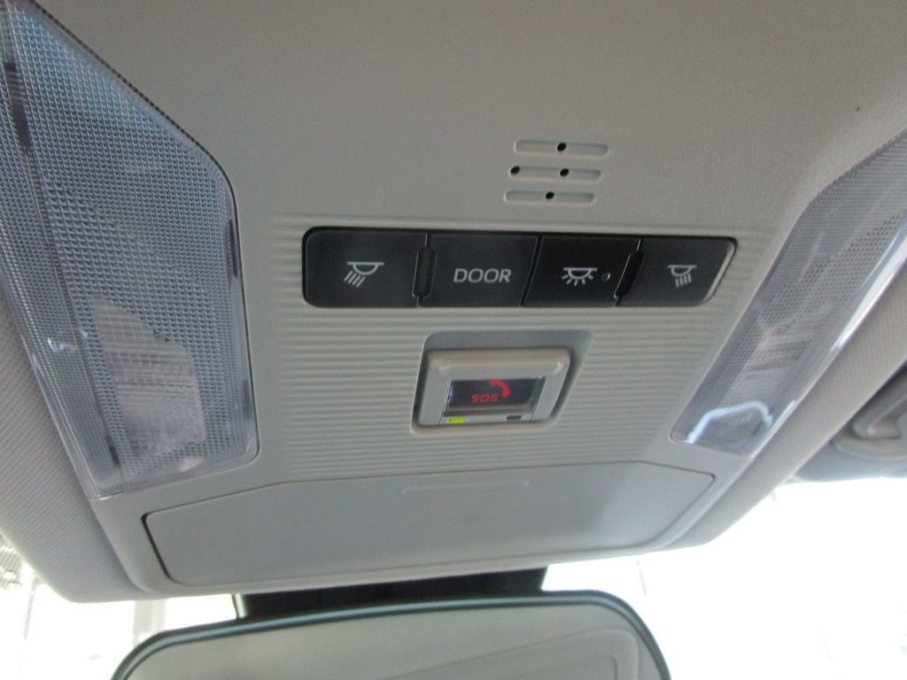 Used 2025 Toyota RAV4 XLE FWD image 41